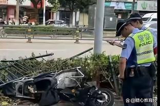 一攻一防！加福德吃饼被追梦死死按帽 再借库里反向挡拆突破上篮